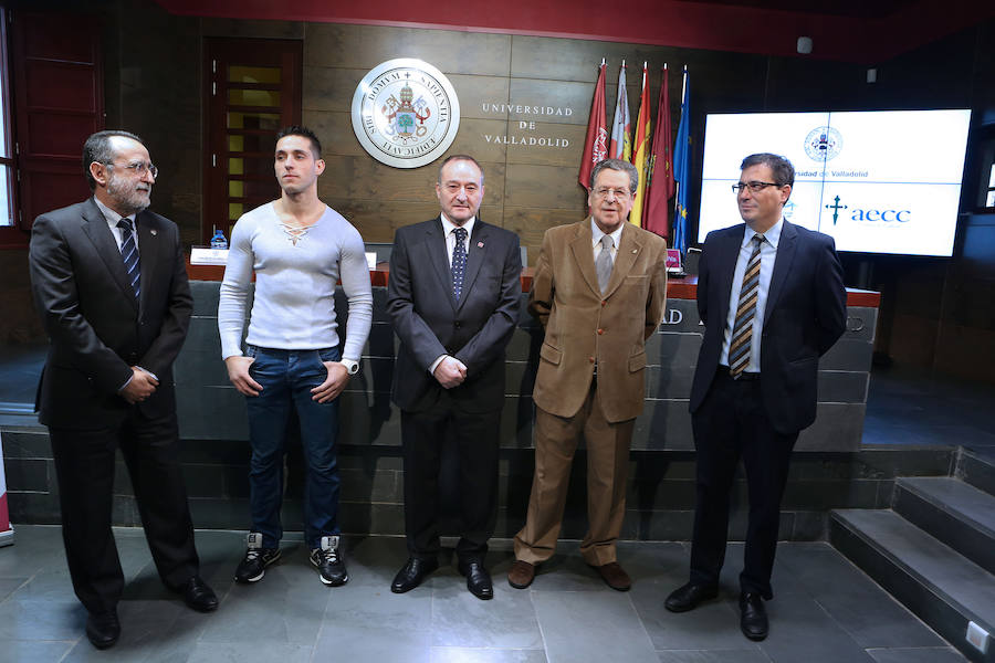 Presentación de la beca concedida a Enrique Pérez.