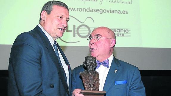 Fernando Gomarín (derecha), ayer, en San Quirce. 