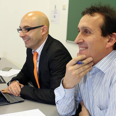 Ángel Martín (izquierda) y Alfonso Moral presentan las Jornadas de Análisis Económico de Empresa e Instituciones, en el campus de la UVA en Segovia. 