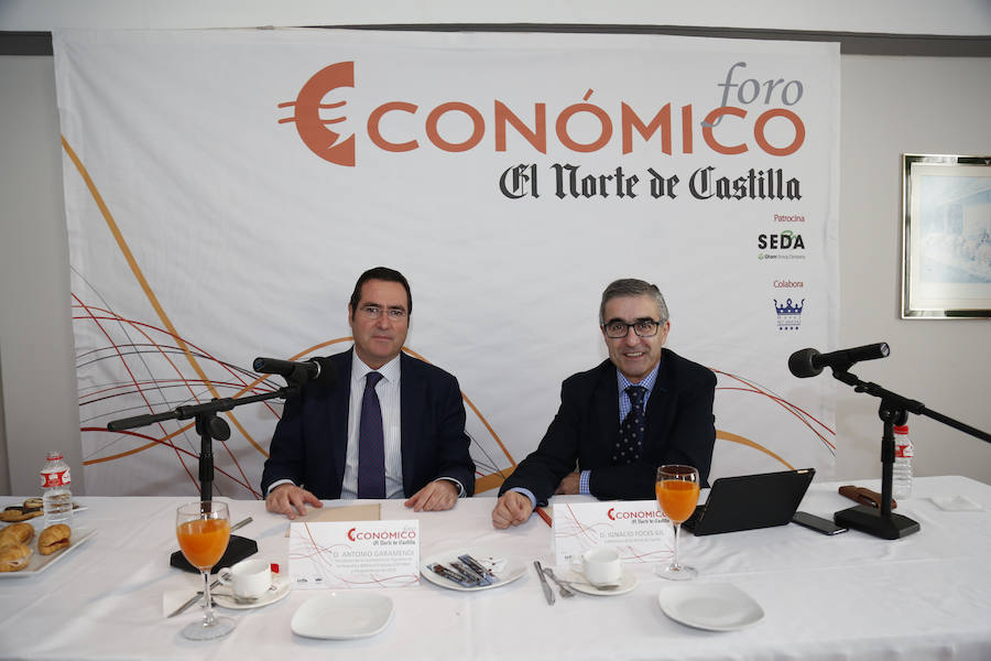 Antonio Garamendi, a la izquierda, con el subdirector de El Norte Castilla, José Ignacio Foces. 