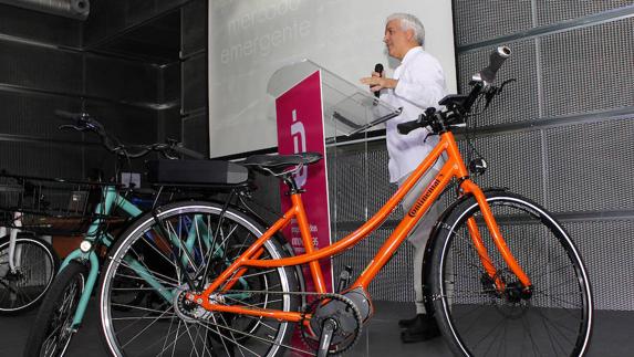 De la Serna, de Stagemotion, presenta su proyecto. 
