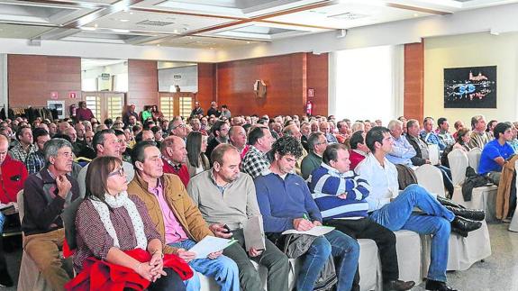 Asistentes a las jornadas organizadas ayer en Salamanca por Cobadu.