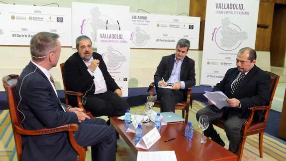 Los integrantes de la primera mesa redonda de la jornada durante su intervención.