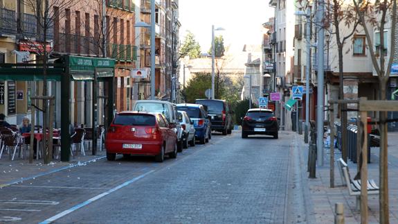 Parte inferior de la calle José Zorrilla, con el sentido del tráfico descendente. 