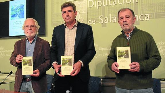 Jesús Majada, Julián Barrera y Antonio Merino durante la presentación de la obra. 