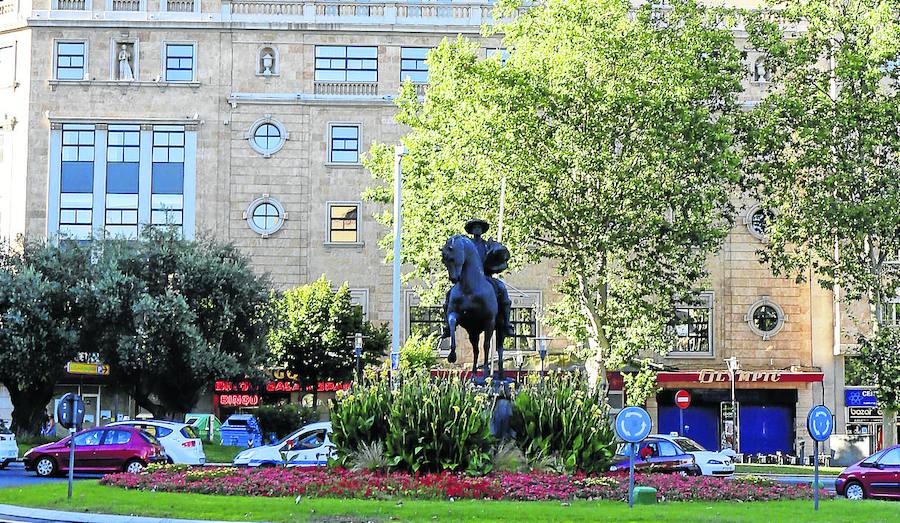 Escultura del Vaquero Charro que preside la plaza España.