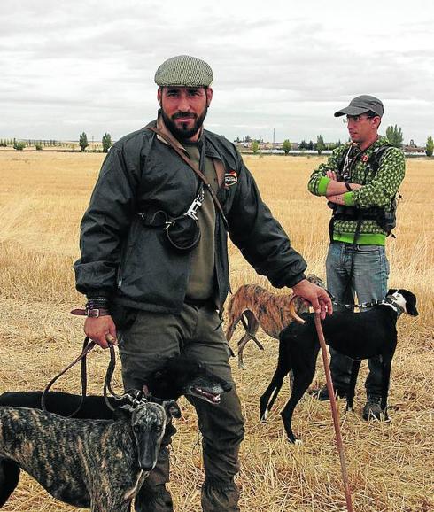 Un galguero de Cantalapiedra listo para la jornada de caza.