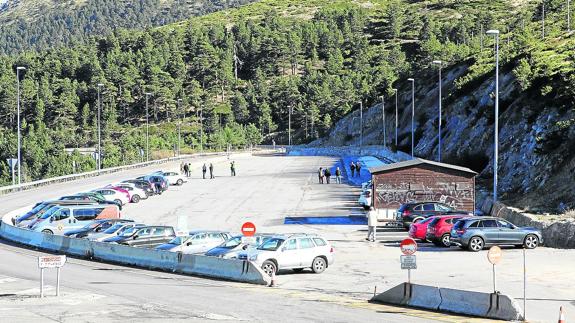 Aparcamiento del alto de Navacerrada. 