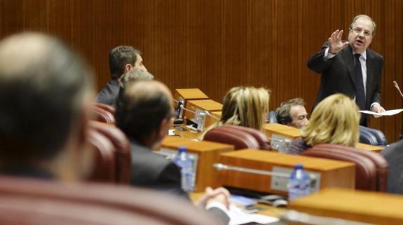 Herrera responde a Fuentes en la sesión de este martes. 