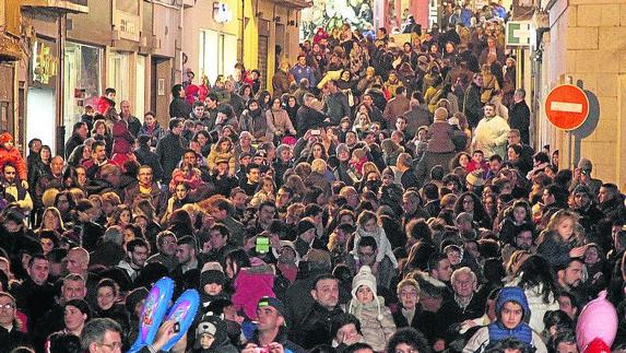 Aspecto de la Calle Real durante la Cabalgata de Reyes. 