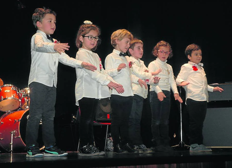 Las canciones de los coros de la Escuela de Música llenaron el Centro Cultural de Guijuelo.