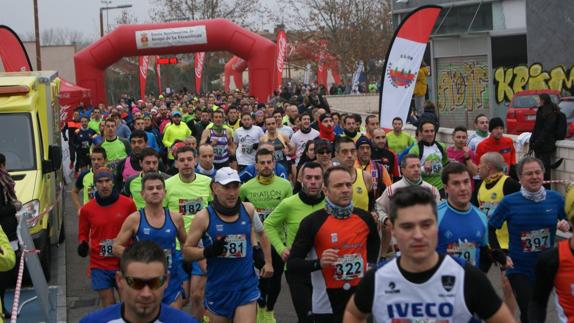 Casi 800 atletas participan en la XX Carrera del Turrón de Arroyo