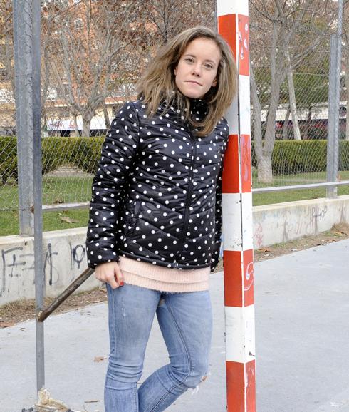 Silvia Fernández posa en una portería. 