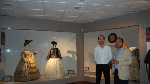 Más de 2.700 personas han visitado la exposición ‘Un paseo por la gran moda desde el siglo XVIII’