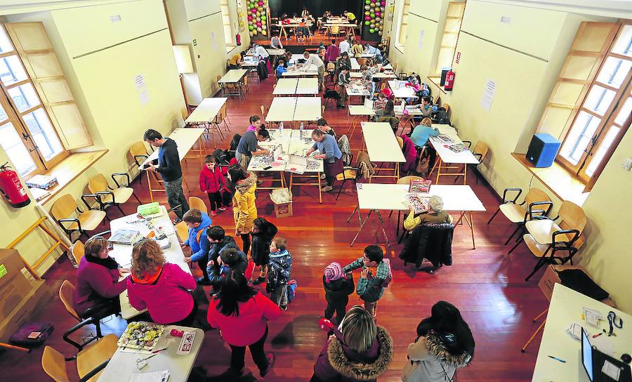 Vista panorámica de la sala donde se celebra el concurso en la Iglesia Vieja de Pizarrales. 