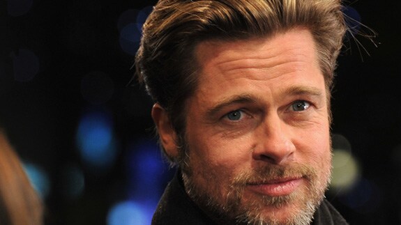 Brad Pitt ve a sus seis hijos, unos minutos