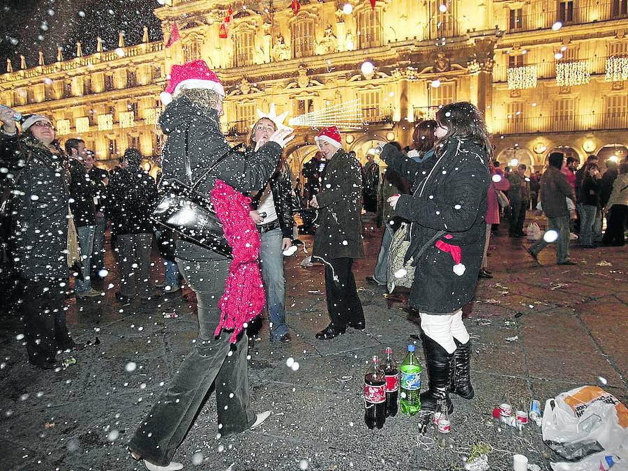 La Plaza Mayor de Salamanca es el lugar elegido por muchas personas para comer las doce uvas. 