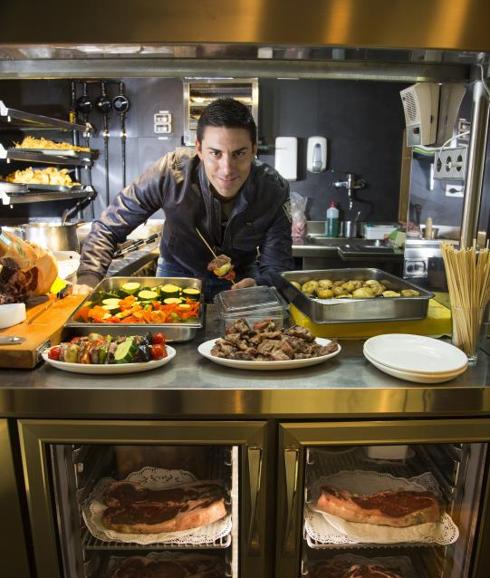 Óscar González, en su restaurante vallisoletano, el Montellén, uno de los negocios a los que se dedica de lleno tras no renovar con el Real Valladolid. 