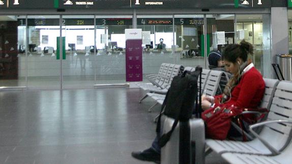 Vestíbulo y taquillas de la estación del Ave Segovia-Guiomar.