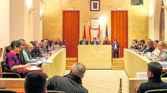 Mañueco crea una nueva comisión, ahora «por la mejora de la atención sanitaria»