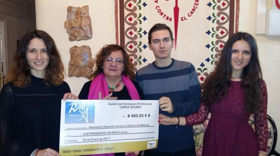De izquierda a derecha, Manuela Goyanes (centro López Vicuña), Leonor González Catalina (AECC), Héctor Salvador (centro López Vicuña) y Virginia Blanco (centro López Vicuña).