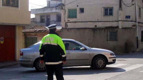 Un agente de la Policía Local de Cuéllar. M. Rico
