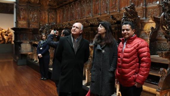 Ana Redondo, junto a dos de los empresarios mexicanos en el Museo de Escultura 