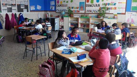 Alumnos del colegio San Gregorio de Aguilar, en un aula. 