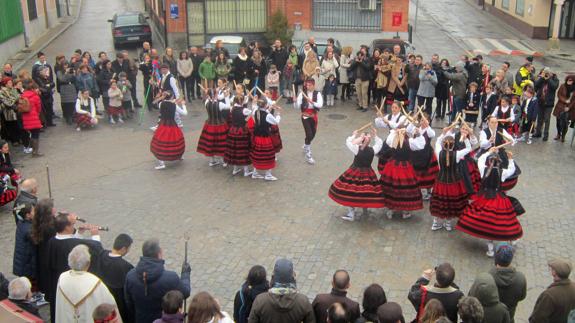 La procesión de Las Candelas abre la temporada de paloteos