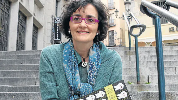La doctora segoviana, Mónica Lalanda, que hace menos de un año presentó su libro con viñetas suyas sobre medicina. A. de Torre