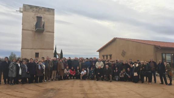 Miembros de la asociación Unidos Contra el Cáncer de Toro y su Alfoz, en las instalaciones de Liberalia.