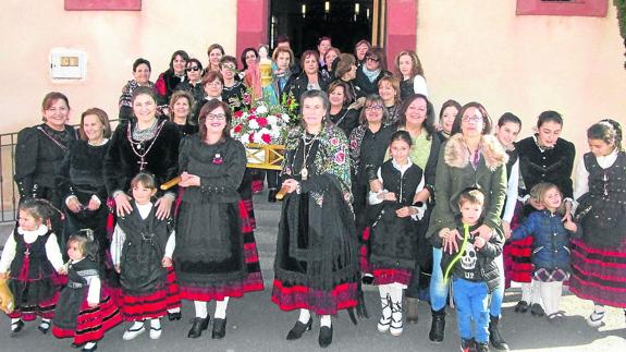 Las mujeres celebran Santa Águeda en Palazuelos de Eresma. 