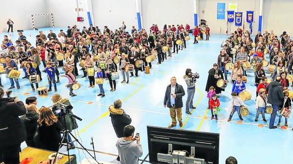 Récord Guinness conseguido: 255 tamborileros tocando al unísono