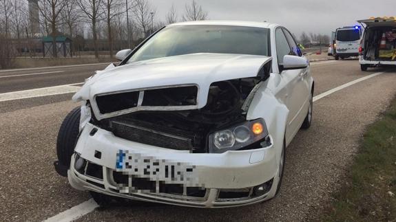 Uno de los coches implicados en el accidente. 