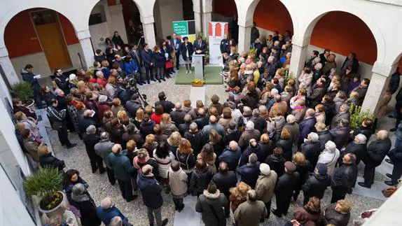 Asistentes a la inauguración.