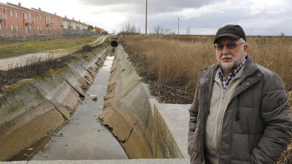 Moisés Fernández, presidente de los regantes del Carrión, en Cascón de la Nava. 