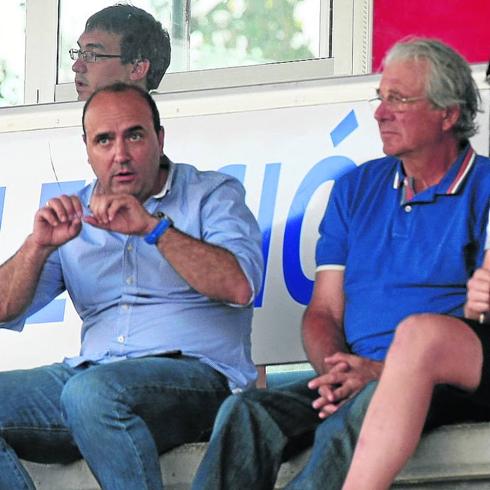 Raúl Sánchez Borrego, junto a Jorge D’Alessandro en la grada del San Casto. 