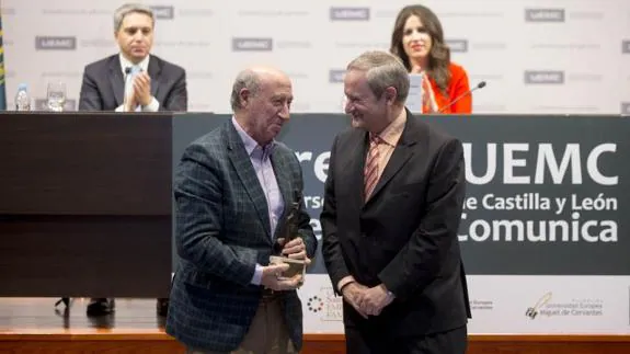 Entrega del Premio UEMC al Personaje Público de Castilla y León que mejor comunica, José María Pérez, 'Peridis'