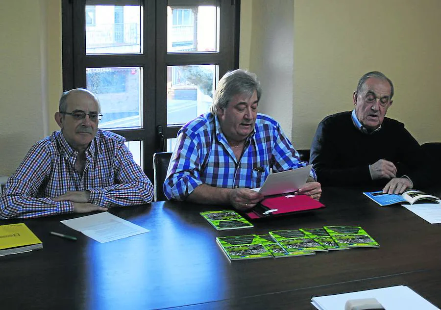 Juan Carlos Zamarreño, Manuel Arias e Ignacio Polo, en la presentación de la guía. 