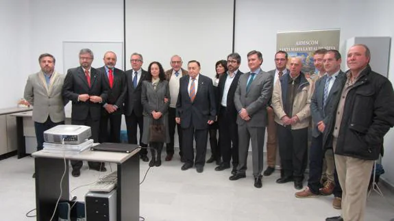 Eusebio García, en el centro, durante el homenaje.El Norte