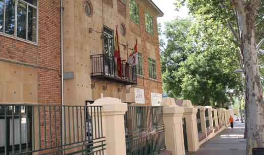Fachada del colegio Diego de Colmenares. El Norte