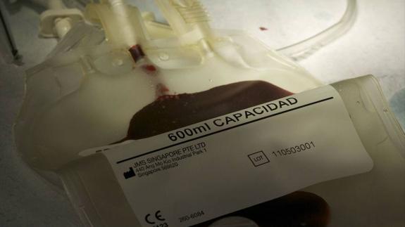 Bolsa estéril donde se deposita el aspirado de médula ósea. 