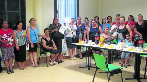 Grupo participante en el programa de educación de adultos de la Federación de Asociaciones Gitanas de Castilla y León.
