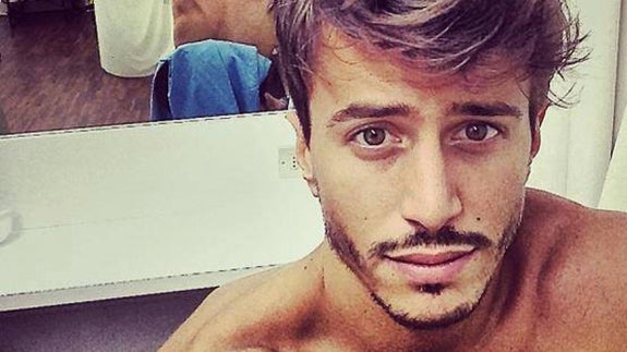 Marco Ferri deja 'sus partes' al descubierto