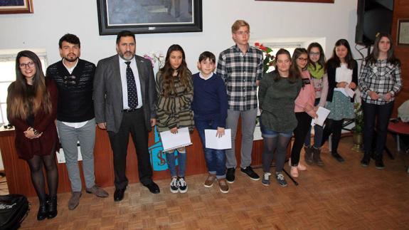 Ganadores de los distintos premios del concurso de poesía.
