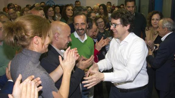 El precandidato a la Presidencia del PP de Castilla y León, Alfonso Fernández Mañueco, hoy durante un acto con afiliados del partido en Zamora.