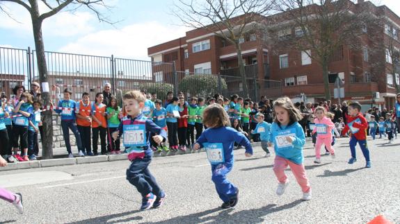 Participantes en una edición de la carrera ‘Gotas para Níger’. M. R.