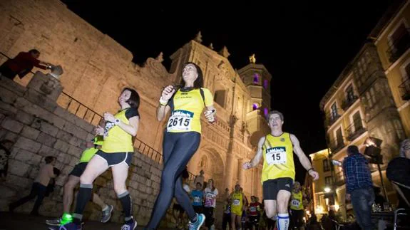 Un momento de la carrera nocturna. 