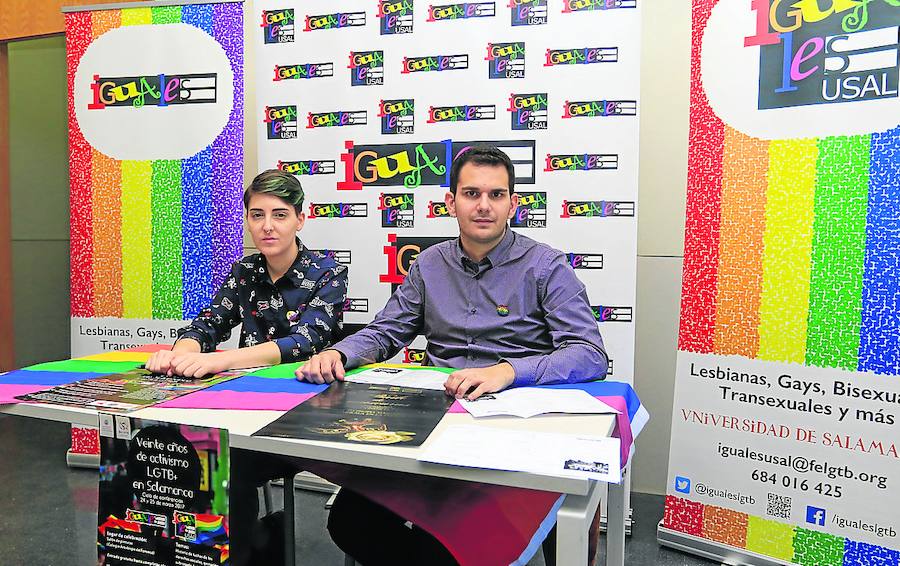 Laura González y Enrique Blanca, en la presentación de las charlas. 