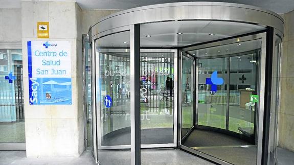 Acceso al nuevo centro de salud de San Juan.